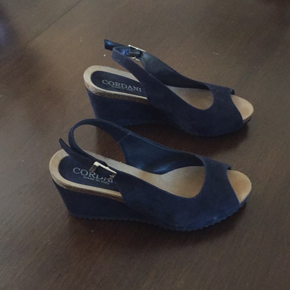 Shoes - Picture 3 of 4